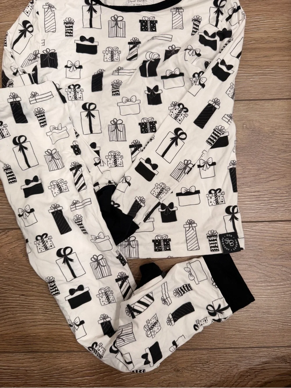 Kids White and Black Present-Print Pajama Set 0184